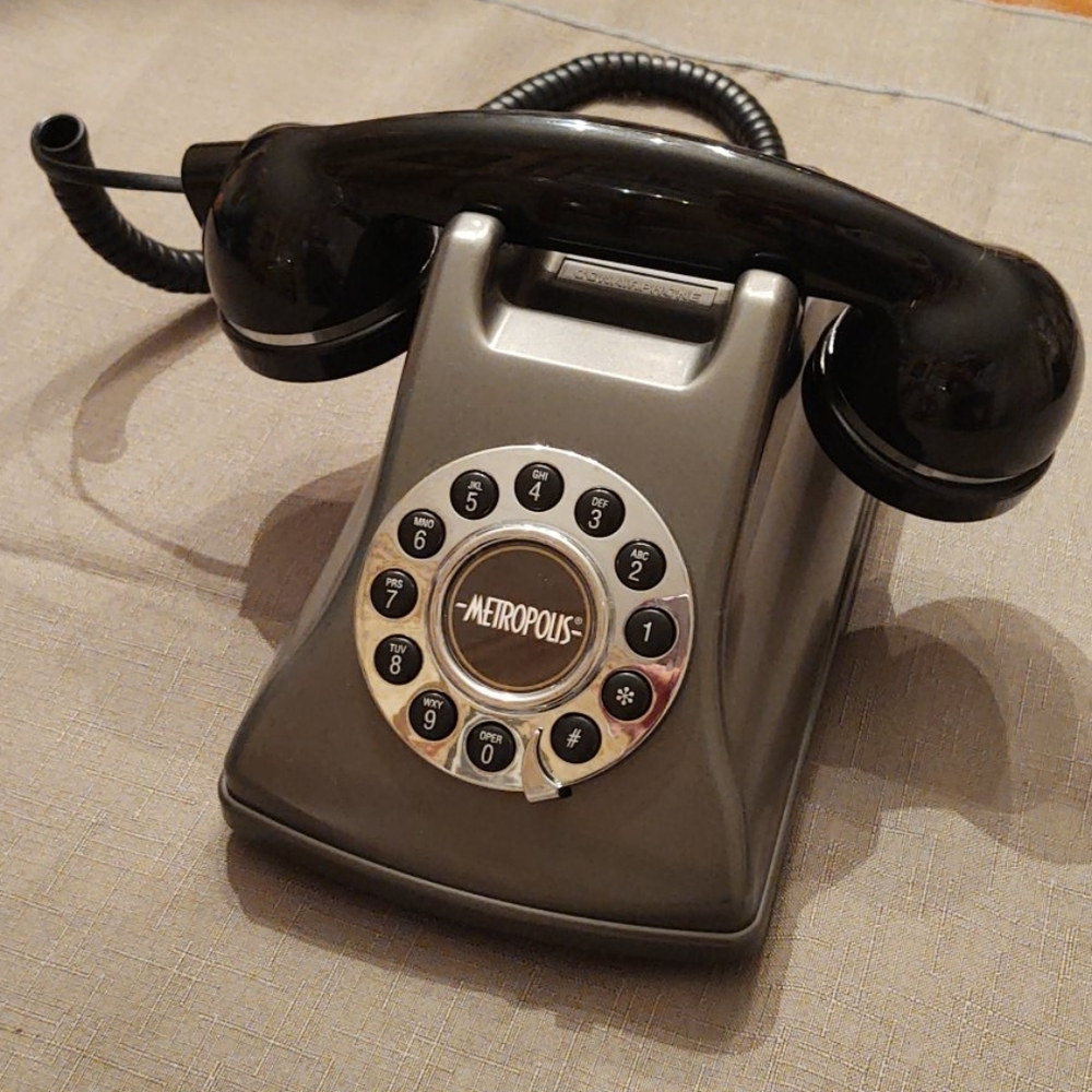 Metropolis Conair push button phone